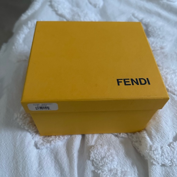 Fendi Momento Diamond Bug Ceramic Rose Watch - Picture 5 of 6